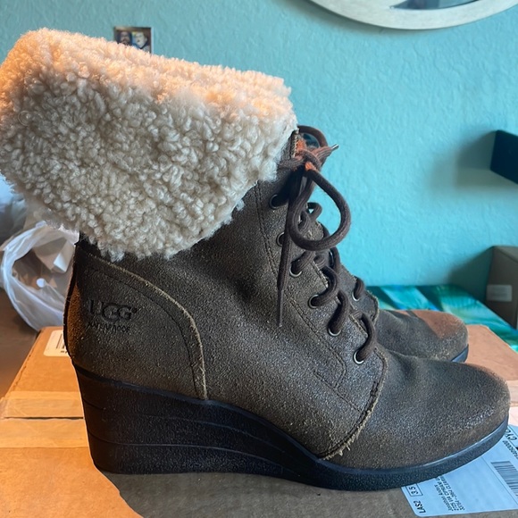 UGG Zea Wedge Waterproof Shearling Leather Boots - Picture 1 of 5